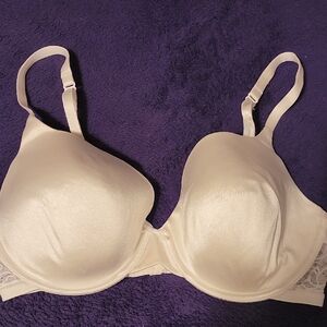 Victoria's Secret Cream Underwire Bra